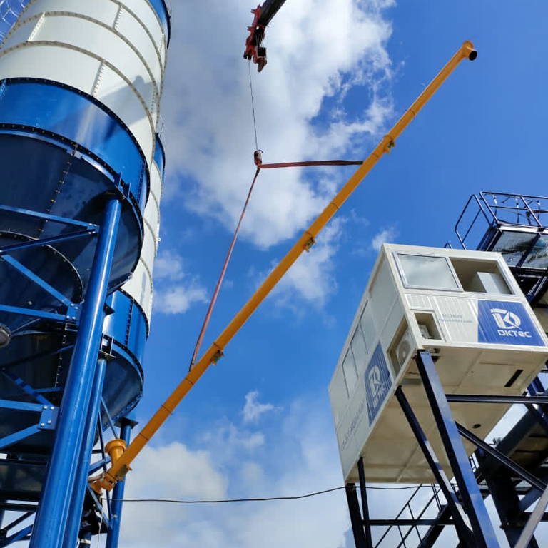 DKTEC supplied a mobile concrete mixing plant to a road construction company in Saudi Arabia